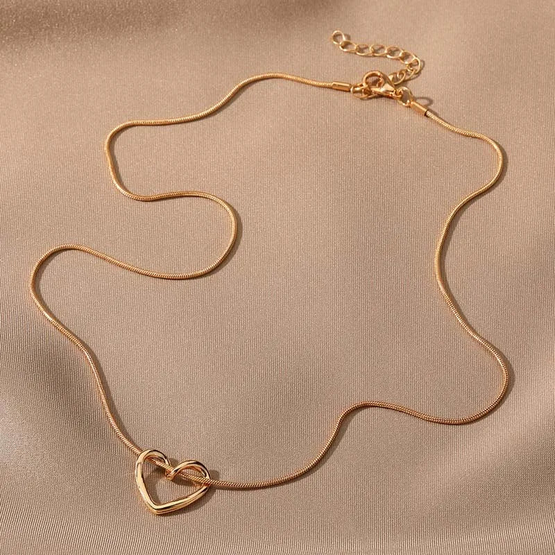 😊New Simple Hollow Love Heart Pendant Necklace for Women Fashion Creative Geometric Clavicle Chain Necklaces Party Jewelry Gift🥳