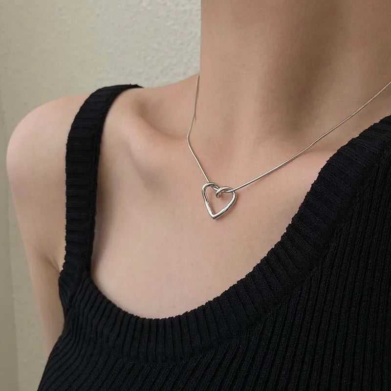 😊New Simple Hollow Love Heart Pendant Necklace for Women Fashion Creative Geometric Clavicle Chain Necklaces Party Jewelry Gift🥳